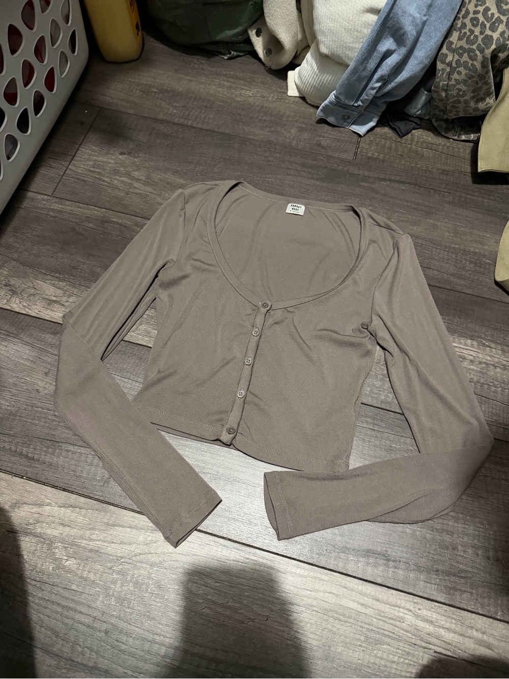 Aritzia Sunday best taupe cropped long sleeve